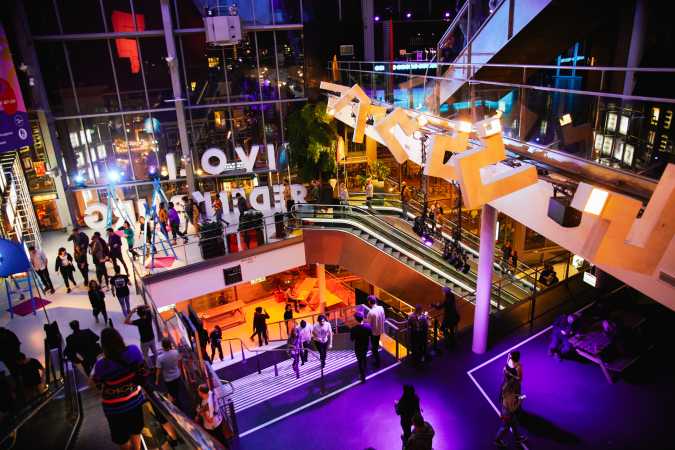 Dutch Council for Refugees and NewBees are social partners of LGW21 for 'Grant an Entry' initiative